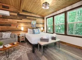 Tiny Tarheel Cozy Retreat Near UNC Tiny House