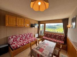 Studio cosy aux Saisies avec vue imprenable, balcon et parking privé - FR-1-293-195，位于雷塞兹的酒店