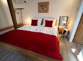 Apartm&aacute;ny Revenite，位于耶塞尼克的自助式住宿