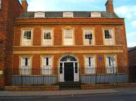 2 Bedroom Apartment - Free Parking