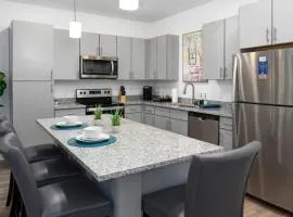 Luxury 1 BR apt in new community - Oak Mt Park