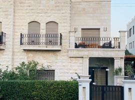 Luxurious 4 Bedroom Villa in Abdoun-Amman，位于安曼的别墅