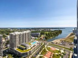 Trendy Apt On Harbor with Gym
