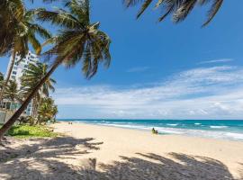Near La Placita- Private Beach Getaway with King Bed，位于圣胡安的酒店