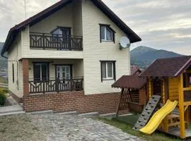 BEE HOUSE Поляниця Апартаменти