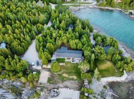 Legendary Tobermory Retreat With Hot Tub，位于托伯莫里的乡村别墅