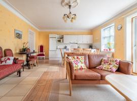 Charming, spacious, sea view guest house，位于奥基克比的酒店