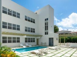 2 Bed Coral Beach Condo Pool & Beach Access