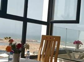 Appartement Les Vagues Vue sur Mer pour familles，位于沃利迪耶的酒店
