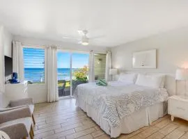 Seaside Sunrise Retreat Oceanfront Studio with King Bed