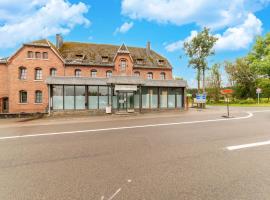 Former hotel in Malmedy with indoor swimming pool，位于Xhoffraix的酒店