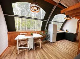 Sunken Escapes Glamping Unit 4，位于New Minas的酒店