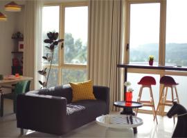 Afiniti 2BR Sunlit Designer - 3 Min To Legoland