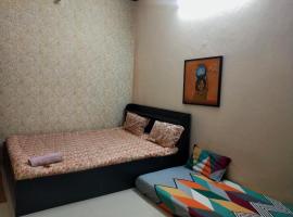 Advait Home Stay，位于乌贾因的酒店