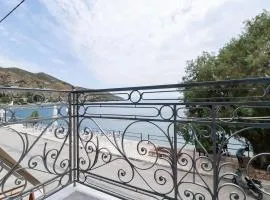 Κοράλι, μεζονέτα στην παραλία Λίμνης