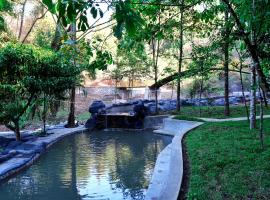 Penginapan Alam D'Glorious Crater Kamojang，位于Kamojang的酒店