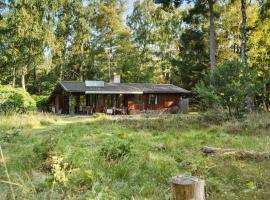 2 Bedroom Lovely Home In Frederiksværk，位于弗雷德里克斯伐克的酒店