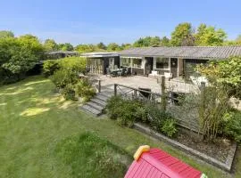 Beautiful Home In Jægerspris With Kitchen