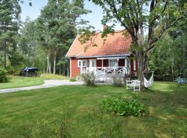 Gorgeous Home In Lennartfors Sverige，位于Lennartsfors的酒店