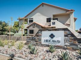 Spacious Modern Apartments at Hideaway North Scottsdale close to Kierland Commons，位于斯科茨的酒店