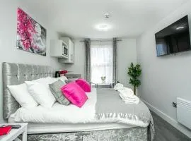 Cosy Flamingo Studio in Sydenham