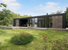Nice Home In Hornbæk With Wifi，位于霍恩拜克的酒店
