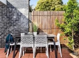 Belmont 3BR Townhome by Short and Long Stays