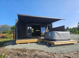 WayCamp Tustna，位于Leira的酒店