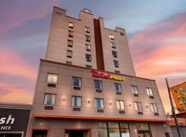 Red Roof Inn PLUS Jamaica, NY - JFK Airport，位于Jamaica的酒店