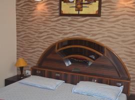Shree Rudra Home Stay - 1BHK & 2BHK Home Stay Apartment，位于博瓦利的酒店