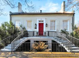 Wilkins Townhouse - 3 Bed, 3 Bath, Walk to Downtown，位于纳奇兹的酒店