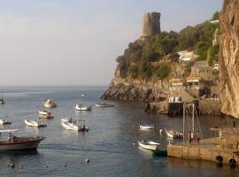 贝壳酒店，位于普莱伊亚诺的酒店