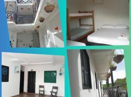Hostal La Palmera，位于Miramar的酒店