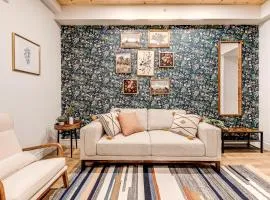 North House - Historic Two Bedroom Facing Parliament