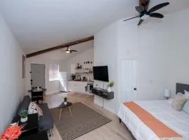 Spacious Studio Apt near Botanical Gardens