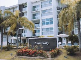 Sanctuary by Playa Caracol Residences，位于蓬塔查梅的酒店