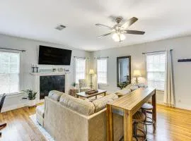 Lumberjack Hideaway Near Campus in Nacogdoches!