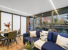 Water Lodge in London - Roof Terrace，位于伦敦的船屋