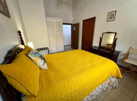 Chalet Belizomi - La Marguerite Room，位于洛尼湾村的酒店
