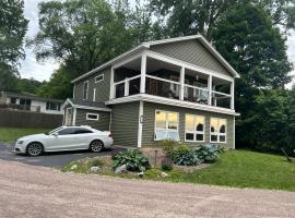 Roberts Lake House Room 3，位于科尔切斯特的民宿