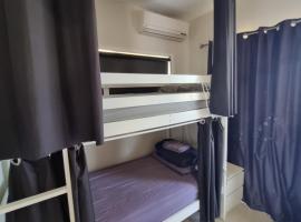 Hostel-Style GUESTHOUSE - for 18-36yrs，位于卡伦德拉的青旅