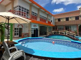 RedDoorz at JL Lodging House and Cafe Irosin，位于Irosin的带泳池的酒店