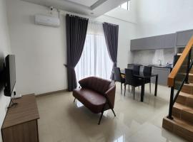 The Icon Central Batam 3 Bedroom Home Villa with Private Pool，位于巴淡岛中心的酒店