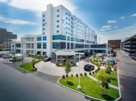 布朗克斯都会中心中庭原住客栈万豪酒店，位于布朗克斯的酒店