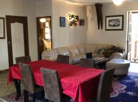 Gite équestre, belle maison ancienne en pierre，位于Saint-Setiers的酒店
