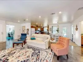 Pensacola Coastal Retreat Near UWF Family-friendly