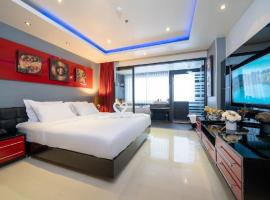 Absolute Bangla Suites - Jacuzzi Studio Condo，位于芭东海滩的酒店