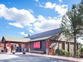 Ramada by Wyndham Monument，位于Monument的酒店