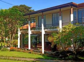 La Oma，位于伦邦的酒店