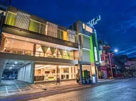 Lotus Hotel Subang